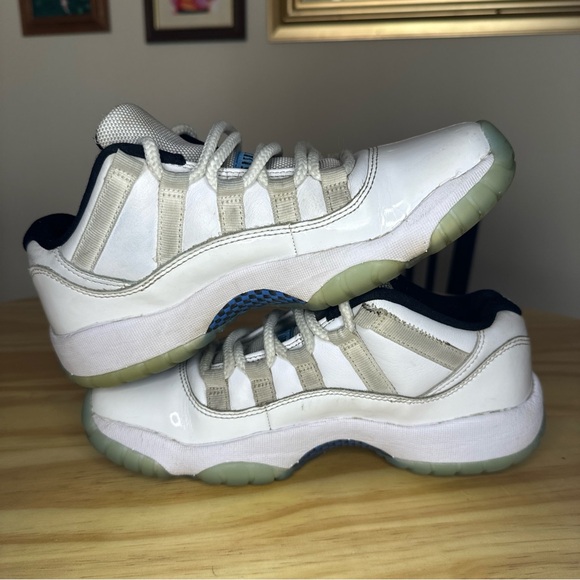 Jordan 11 Retro Low Legend Blue Size 6Y 528896-117 - Picture 2 of 6